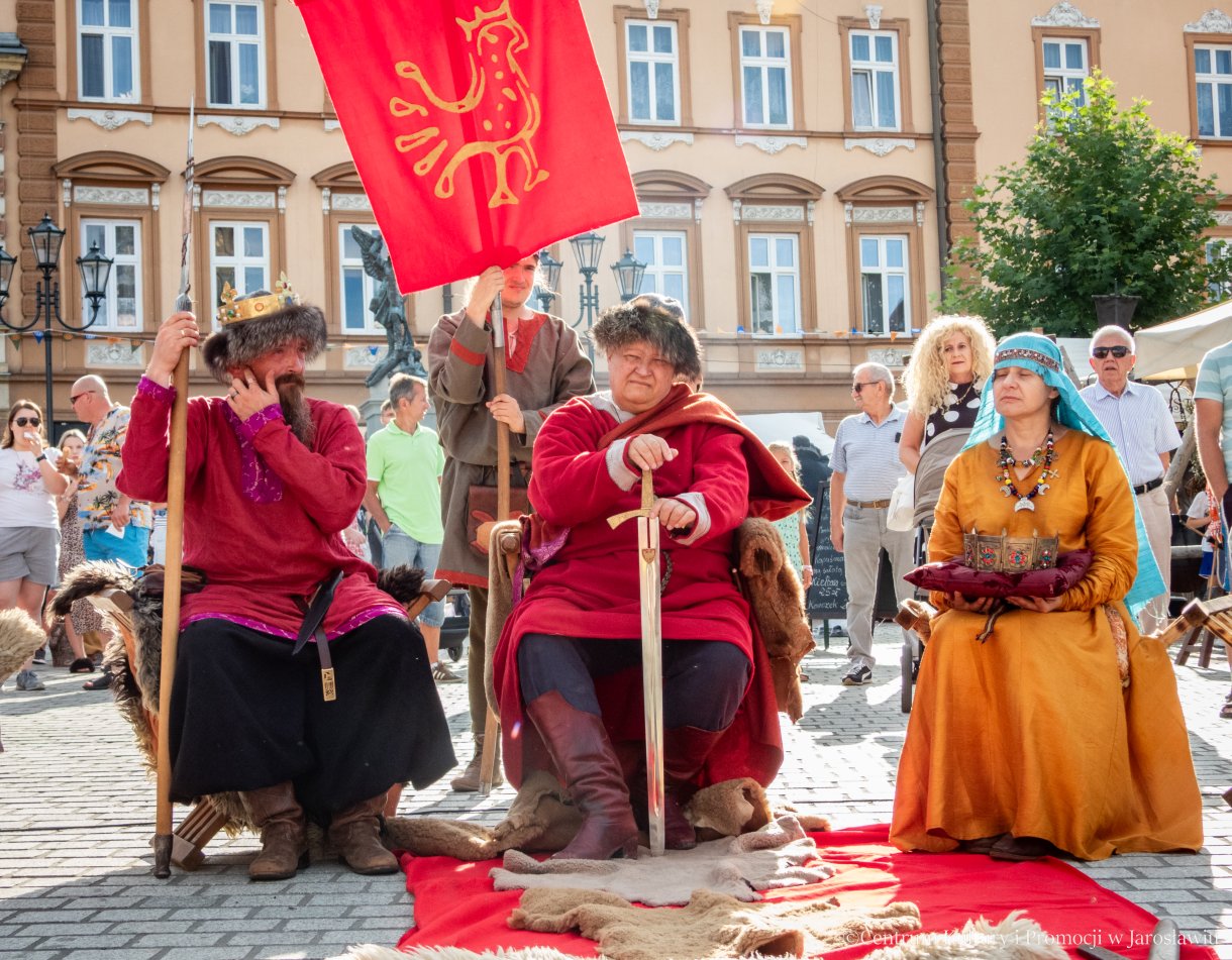 Jarmark Jarosławski - inscenizacja 100-lecia koronacji Bolesława Chrobrego