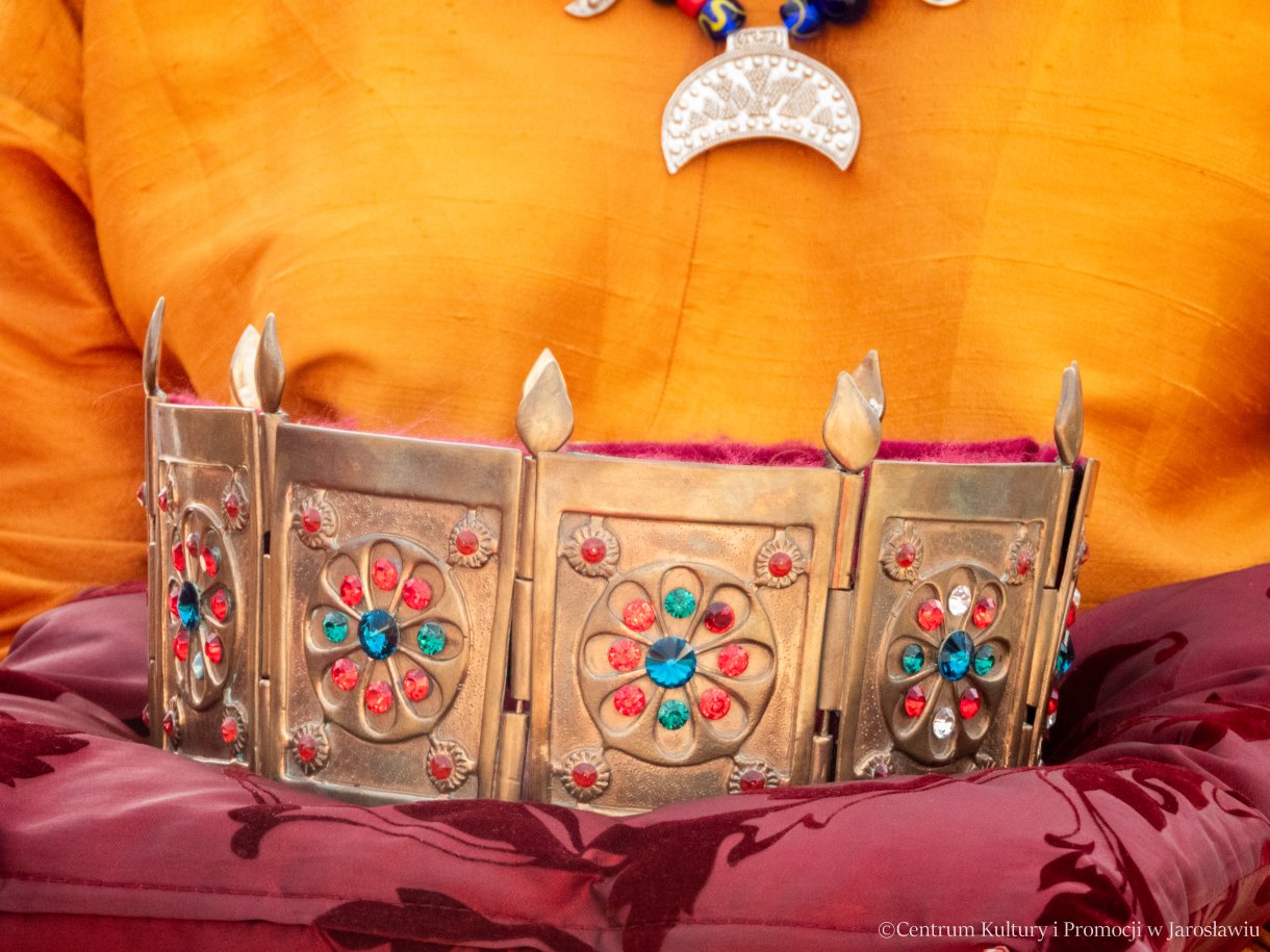 Jarmark Jarosławski - inscenizacja 100-lecia koronacji Bolesława Chrobrego - detal korona
