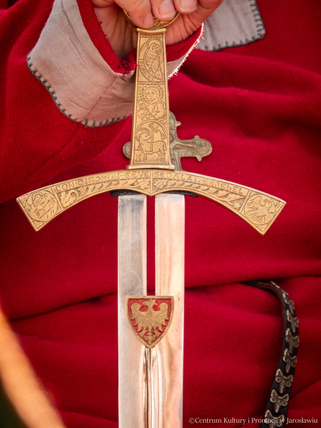 Jarmark Jarosławski - inscenizacja 100-lecia koronacji Bolesława Chrobrego - miecz