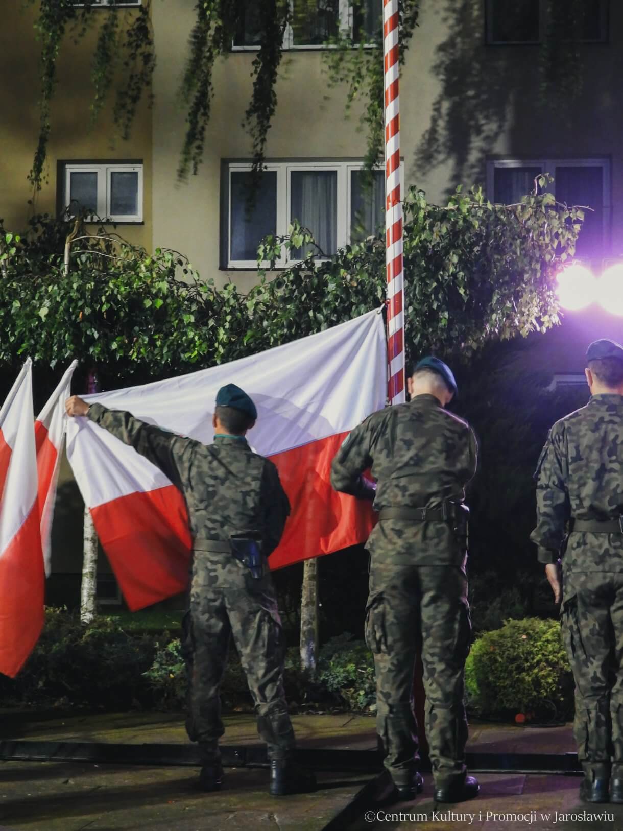 86. rocznica Wybuchu II Wojny Światowej - podniesienie flagi państwowej na maszt