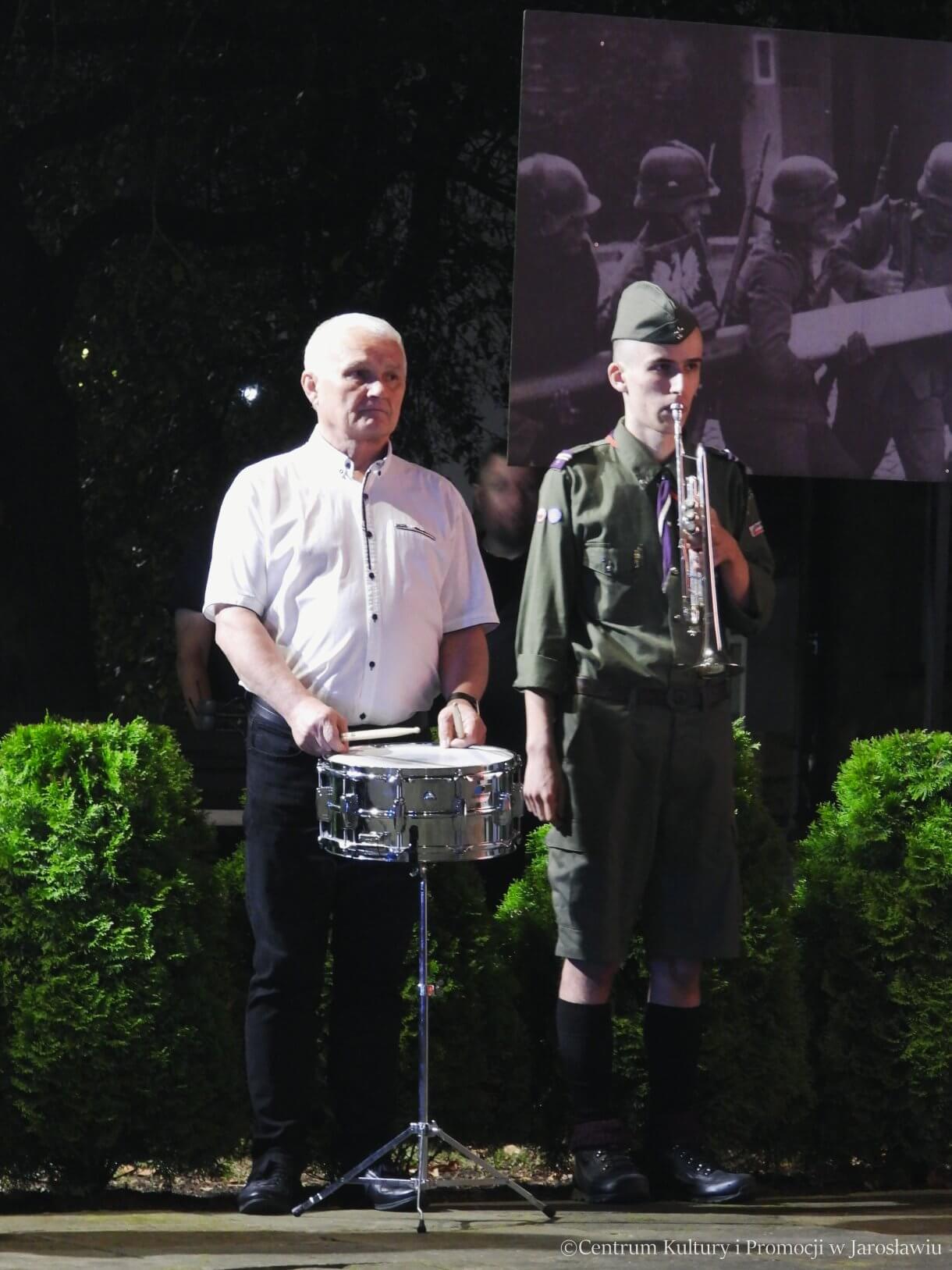 86. rocznica Wybuchu II Wojny Światowej - werblista i trębacz