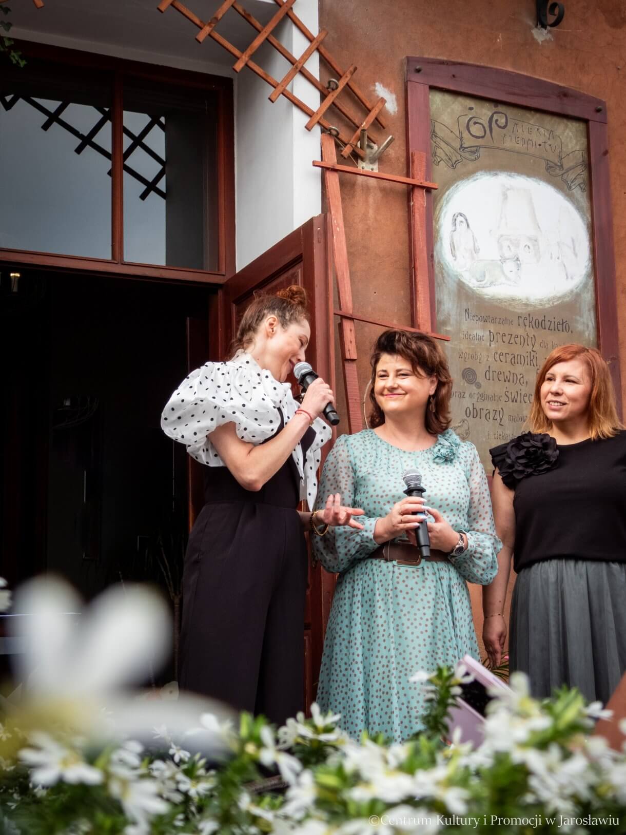 Narodowe Czytanie - uczestnicy - Barbara Wilk, Barbara Reń i Dorota Grząba