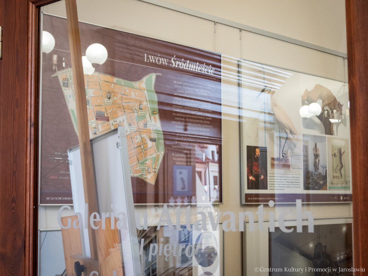 „Muzeum Przyrodnicze we Lwowie jako dzieło życia hrabiego Włodzimierza Dzieduszyckiego” Mirek Osip-Pokrywka Zbiory Muzeum Przyrodniczego we Lwowie, którego założycielem był hr. Włodzimierz Dzieduszycki w jego 200. rocznicę urodzin obchodzimy w tym roku. Wystawa towarzysząca XV Międzynarodowemu Festiwalowi Kultury Kresowej.