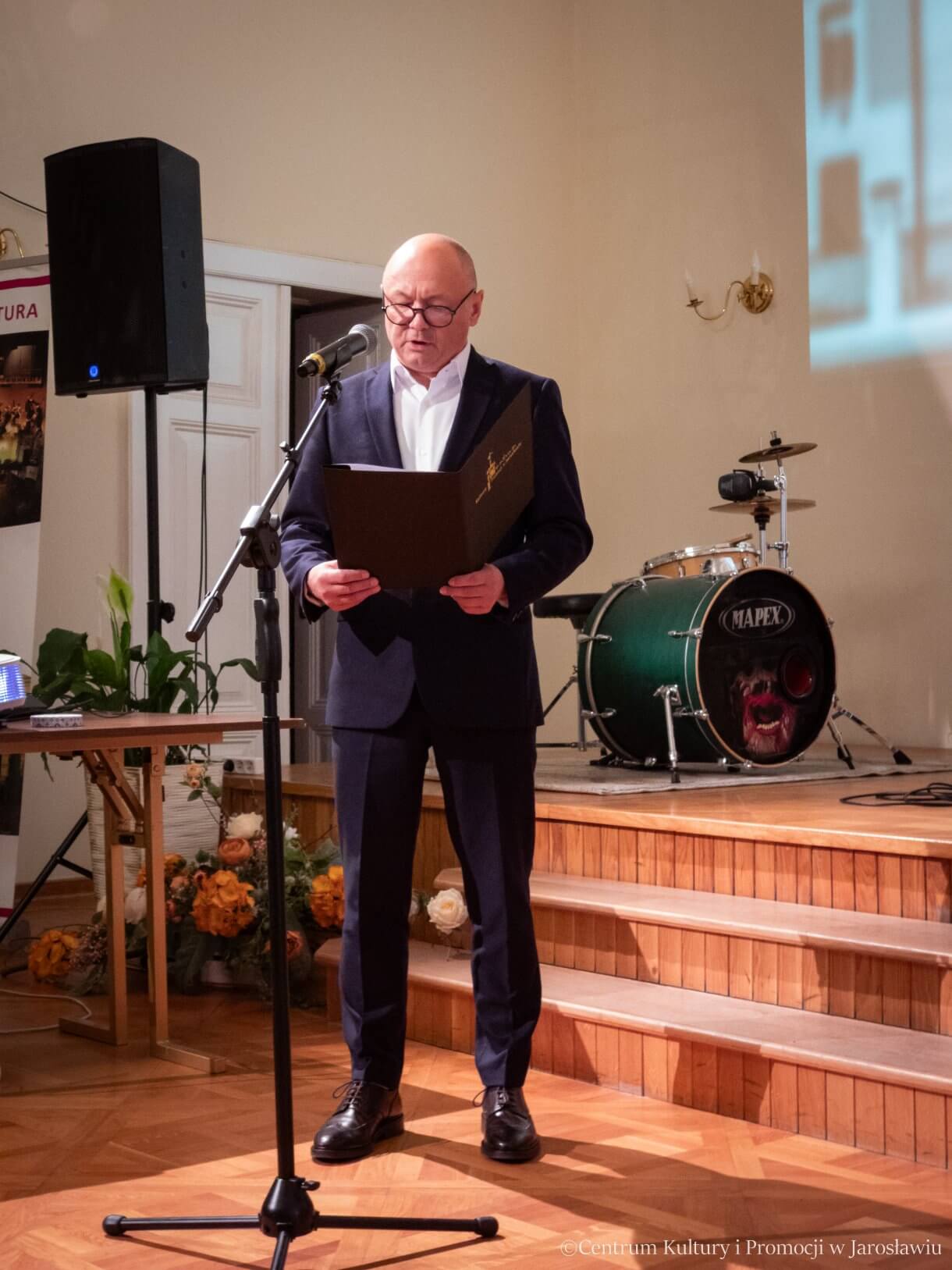 LUDZIE JAROSŁAWIA. Fotografia socjologiczna - oficjalne otwarcie wystawy dyrektor CKiP w Jarosławiu