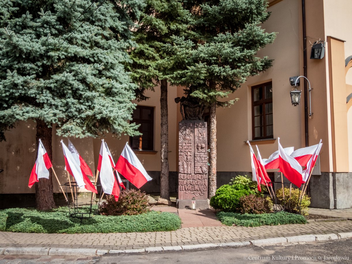 Obchody Dnia Sybiraka w Jarosławiu -pomnik Bohaterów i Ofiar II Wojny Światowej