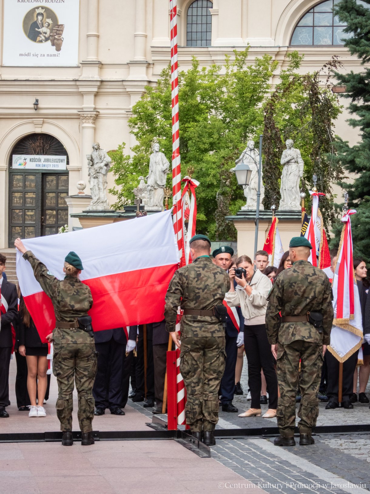 Obchody Dnia Sybiraka w Jarosławiu - poczet flagowy