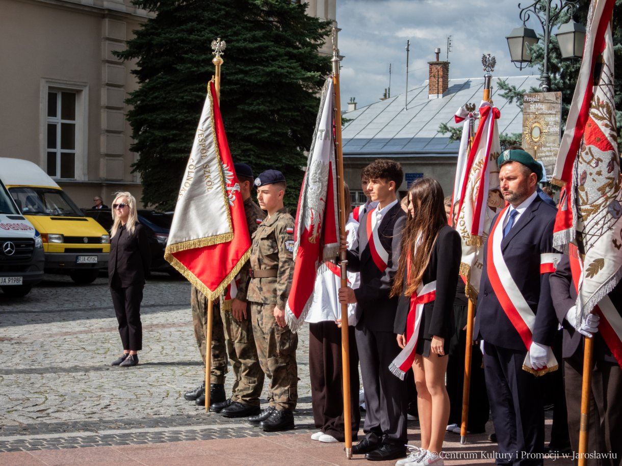 Obchody Dnia Sybiraka w Jarosławiu - poczty sztandarowe
