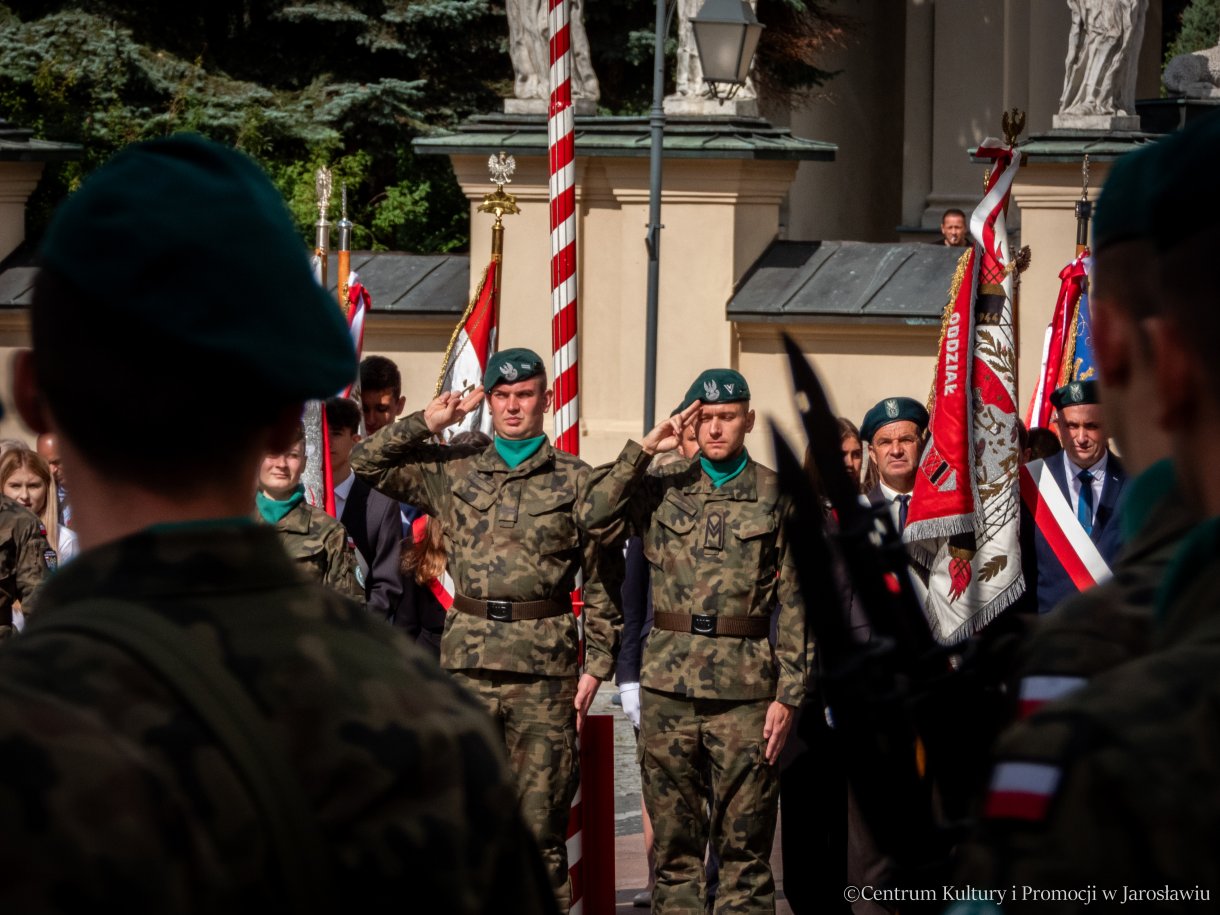 Obchody Dnia Sybiraka w Jarosławiu -Wojskowa Asysta Honorowa