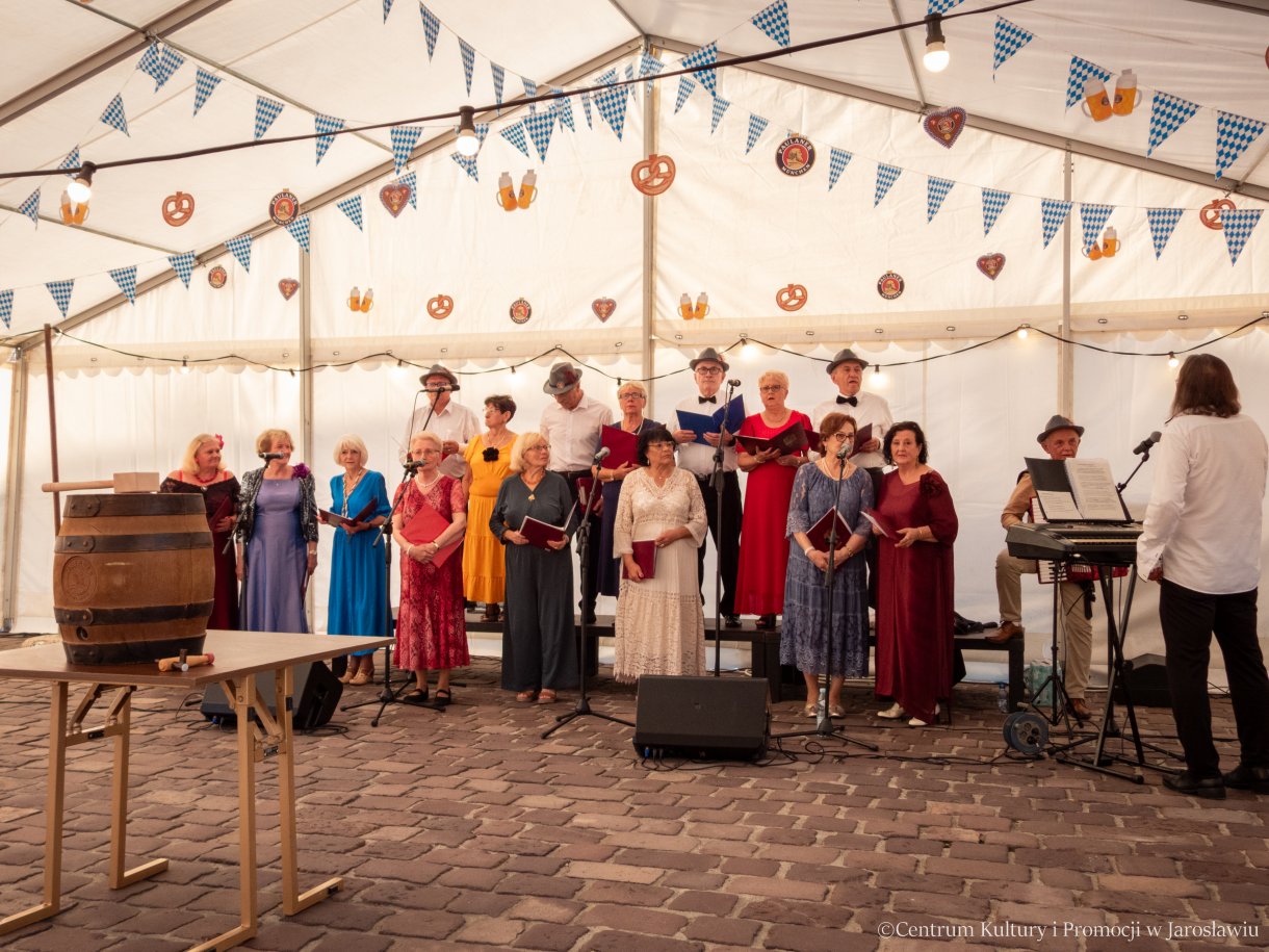 Oktoberfest Jarosław 2025 - zespół piosenki wokalnej akademicy