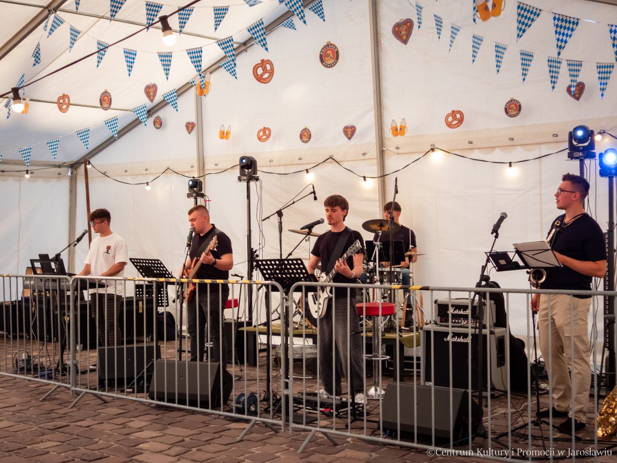 Oktoberfest Jarosław 2025 - zespół Torino