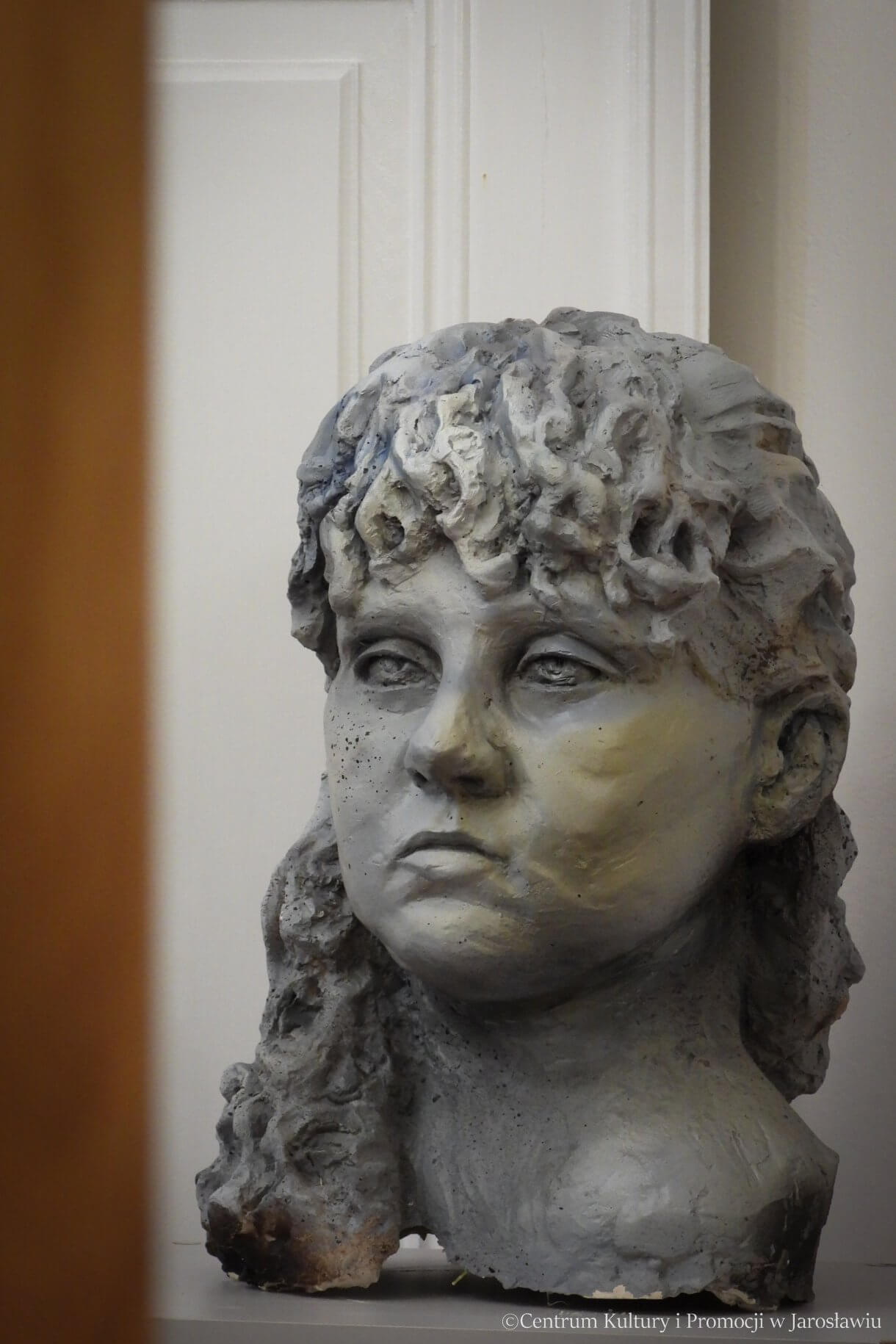 Galeria Debiutów u Attavantich zaprasza na wystawę Zuzanny Bogusz „malarstwo | rysunek | rzeźba” Wystawa prac uczennicy Państwowego Liceum Sztuk Plastycznych im. Stanisława Wyspiańskiego w Jarosławiu. grudzień 2025