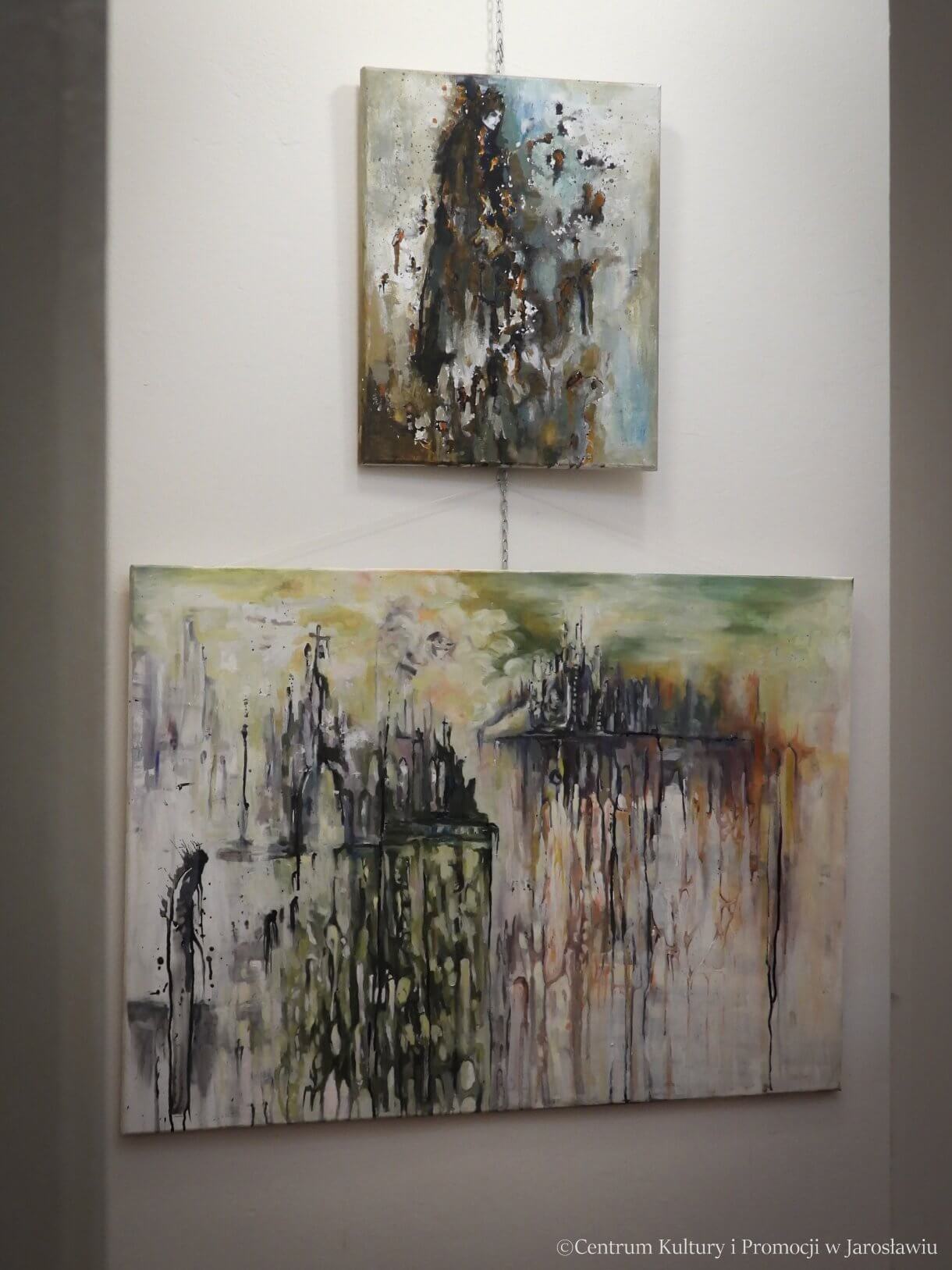 Galeria Debiutów u Attavantich zaprasza na wystawę Zuzanny Bogusz „malarstwo | rysunek | rzeźba” Wystawa prac uczennicy Państwowego Liceum Sztuk Plastycznych im. Stanisława Wyspiańskiego w Jarosławiu. grudzień 2025