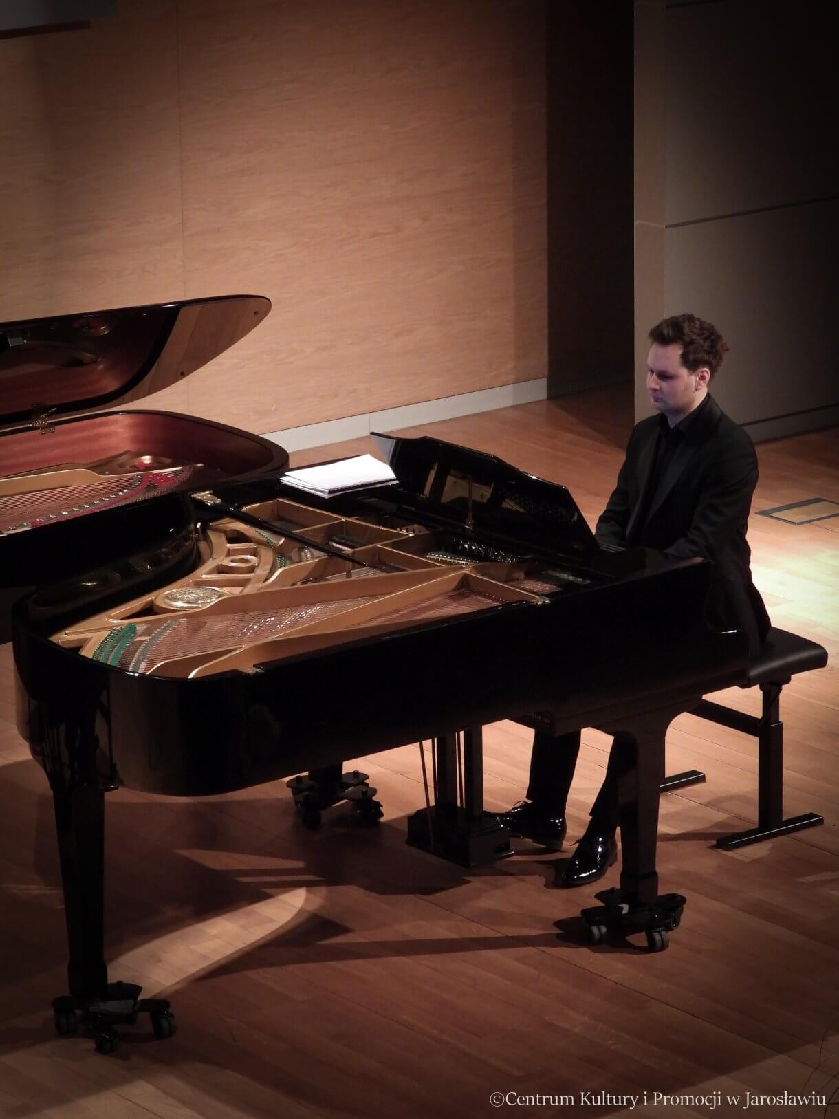 Festiwal Muzyki Fortepianowej im. Marii Turzańskiej - pianista