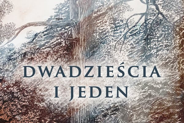 Dyrektor  Centrum Kultury i Promocji w Jarosławiu – Ireneusz Janicki oraz Córka Artysty – Iwona Pinno zapraszają do  Galerii Głównej u Attavantich oraz Gallerii della Satira  na wernisaż wystawy „Dwadzieścia i jeden” Rysunek | Malarstwo | Książka Kazimierza Ivosse   Wernisaż wystawy: 13 marca 2026 (piątek), godz. 18.00 Czas trwania wystawy: 14 marca – 10 kwietnia 2026r.   KAZIMIERZ IVOSSE urodzony w Jarosławiu 11.03.1938, pisarz, publicysta, poeta, malarz i grafik – członek Związku Pisarzy Polskich na Obczyźnie /Londyn/, Lübecker Autorenkreis und seine Freunde e.V. (członek w 2000-2006), Stowarzyszenia Autorow, Dziennikarzy i Tlumaczy w Europie (2001; Association  Polonaise  des Auteurs, Journalistes et Traducteurs en Europe; A.P.A.J. T.E)z siedziba w Paryzu. Autor powieści :” Zanim zabrzmi cisza”, „Obcy”, „Siódmy dzień święcić”, „Garść nieba, garść piekła”, „Przeminęło, odeszło w milczeniu”, „Zloty kościotrup”, „Tak daleko drugi brzeg”, „Rzeka ludzi szczęśliwych”, , „Claudine”, „Kamienica pod czternastka”, „Opowiem to jeszcze raz”, „Księga ciszy”, „Cisza i cień”, „Między cisza a cisza” /autobiografia/.Jego opowiadania, nowele, eseje oraz wiersze rozrzucone są w wielu edycjach zbiorowych i almanachach takich wydawnictw krajowych jak: „Śląsk”, Wyd. Poznańskie, „Iskry”, Młodzieżowa Agencja Wydawnicza”, „Czytelnik” itd. Jest też autorem słuchowisk radiowych emitowanych swego czasu przez PR program II oraz rozgłośnie regionalne, m.in. Radio Rzeszów. Artykuły, felietony oraz szkice literackie wydane zostały w formie książkowej w 2009 roku pt. „Światłocienie” ( wydawca Parafia Chrystusa Króla w Jarosławiu).  Na emigracji w Niemczech wydal zbiory poezji: „Odejścia i powroty”, „Fremd in Deutschland”, „Wiersze Grudniowe” /” Dezembergedichte” / - te dwa ostatnie tomiki w wersji dwujęzycznej. Oprócz dorobku literackiego Kazimierz Ivosse pozostawił po sobie liczne grafiki, rysunki i malarstwo sztalugowe. W Niemczech wystawiał swoje obrazy m.in.: w Galerii Kreation /Lütjenburg/, Stadtbibliothek /Oldenburg/, „Kap der Guten Hoffnung” /Hamburg/, a także w Kiloni, Eutin, Lubece i Weissenhäuser Strand. Jego prace graficzne publikowaly niemieckie czasopisma: „17” i „Kirchebote” Większość swoich książek wydal na emigracji w Niemczech „Ten czas jest jak zamknięta, potargana gazeta w żółtym kuble na odpadki. Nie lękajmy ludzi naszymi snami. Niech wyrośnie cisza między nami, wzorzysta, majowa cisza w dniu naszego spotkania w tym miejscu na ziemi. Spójrzmy, nic się tu właściwie nie zmieniło; głos wiatru, srebrne iwy, żwirowa alejka, las pokrzyw i niebo nad naszymi głowami. Nie ma tylko ławki na biało malowanej” … Oto fragment prologu z powieści Kazimierza Ivosse „Przeminęło odeszło w milczeniu” - pierwszej książki napisanej na emigracji, wydanej na Katolickim Uniwersytecie Lubelskim w 1997 roku. Ten krótki fragment mówi nam o talencie malarskim autora, o jego spojrzeniu okiem artysty wrażliwego na barwę, dźwięk i światło. Proza i poezja Kazimierza Ivosse pełna jest malarskich opisów przyrody często oglądanej okiem fotoreportera lub scenarzysty filmowego. Tak jak notatnik literacki towarzyszył pisarzowi na co dzień, tak również drugim jego medium był szkicownik. Prawie każdy artykuł pisany do gazety lub na blogu, który autor prowadził na stronie internetowej www.jaroslawinfo.pl uzupełniony był rysunkiem, jak gdyby samo słowo nie wystarczało, musiało być ono poparte satyrą, karykaturą lub szkicem. Pierwsze lata na emigracji w Niemczech pisarz Kazimierz Ivosse poświęcił malarstwu. W Oldenburgu, gdzie mieszkał wraz z żoną Anną otworzył galerię sztuki oraz studio portretowe. W okresie letnim w miejscowości nadmorskiej Weisenhäuser Strand portretował przybyłych tam turystów. W latach dziewięćdziesiątych powstały liczne rysunki tuszem i ołówkiem oraz obrazy olejne i akrylowe. Na szczególną uwagę zasługują rysunki satyryczne, które utworzyły cykl o Europie. Okiem satyryka i krytyka artysta zauważa od początku podziały i problemy jakie nękały ową Europę od chwili jej zjednoczenia przez kolejne lata budowy europejskiego nowego ładu. Wartość artystyczna tych dzieł jest niewątpliwie widoczna w precyzyjnej, drobnej kresce, technice, wierności detalom i oryginalności treści. Jako satyryk zauważa ważne w latach dziewięćdziesiątych problemy, podział Europy na dwie klasy A i B, czyli na zachód i wschód czy też rozwój gospodarki i ekonomii globalnej, agresywny i konkurencyjny w stosunku do rozwoju gospodarczego oraz technicznego europejskich małych ojczyzn. Rysunki te nie potrzebują tłumaczenia, są wymowne same w sobie oraz w zawartej w nich treści i przesłaniu. Ich wartość jest uniwersalna, czyli ponadczasowa a także historyczna, ponieważ autor porusza tematy istotne dla nas aż po dzień dzisiejszy. I właśnie spoglądając na obrazy Kazimierza Ivosse, wyrasta owa cisza między nami, jakże wzorzysta i wymowna w „dniu naszego spotkania” z jego sztuką. A cisza ta przemawia… Również w tematyce jego malarskich dzieł, które są różnorodne a ich styl często wzorowany na mistrzach impresjonizmu oraz koloryzmu, którymi inspirował się Kazimierz Ivosse. Są to pejzaże ze sztafażem, portrety, sceny alegoryczne.  Warto tu też dodać, że rysunek towarzyszył także wielu jego dziełom literackim. Przykładem może być tu książka autobiograficzna o Ignacym Łukasiewiczu – „Opowiem to Jeszcze raz” oraz „100 Fraszek”. Kazimierz Ivosse ilustrował nie tylko swoje książki oraz projekty okładek, ale również tomik poetycki jego córki Iwony Pinno pt. „Zbieracze Złota”. Wystawa „Dwadziescia i jeden” zorganizowana z okazji pierwszej rocznicy śmierci Kazimierza Ivosse poświęcona jest również żonie pisarza Annie Ivosse Nepelskiej zmarłej 16 marca dwadzieścia lat wcześniej.