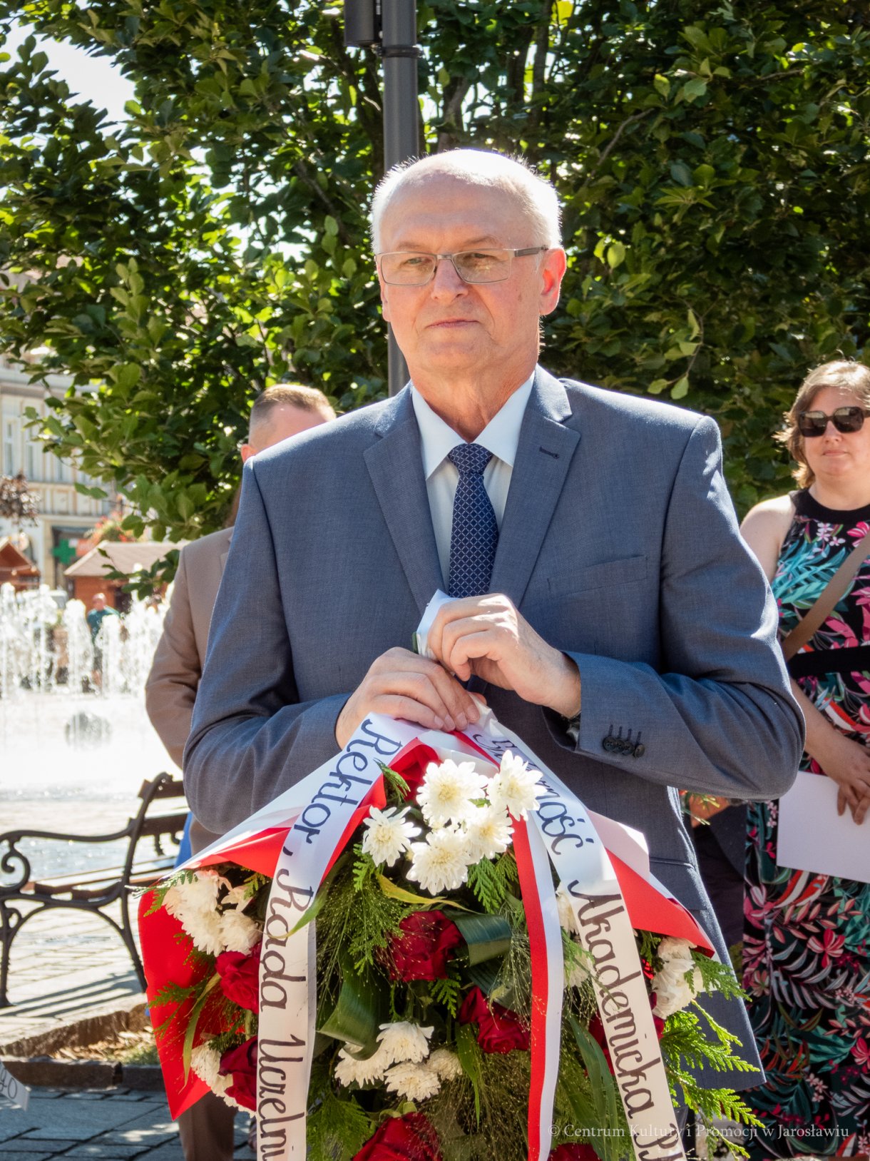 89. rocznica Wielkiego Strajku Chłopskiego w Jarosławiu - kwiaty składa przedstawiciel PANS w Jarosławiu