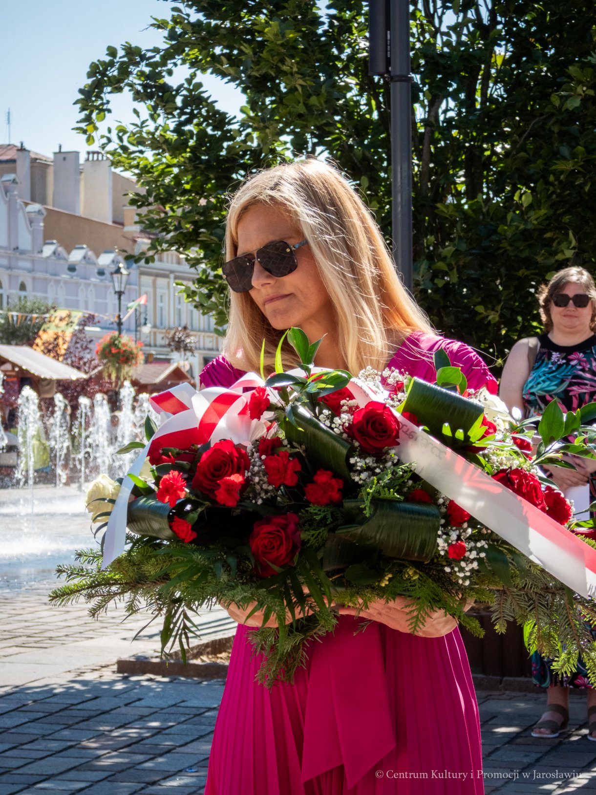 89. rocznica Wielkiego Strajku Chłopskiego w Jarosławiu - kwiaty składa zastępca Burmistrza Miasta Jarosławia