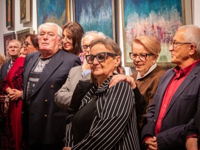 artystk, autorka prac Małgorzata Woźniak z rodziną i znajomymi
