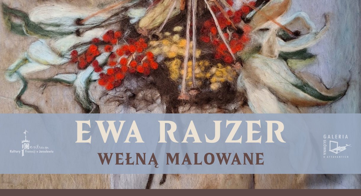 Dyrektor Centrum Kultury i Promocji w Jarosławiu oraz Artystka – Ewa Rajzer, maja przyjemność zaprosić na wernisaż wystawy „Wełną Malowane” Wernisaż odbędzie się 6 listopada (piątek) o godz. 18.00 w Galerii Głównej u Attavantich (ul. Rynek 5, 37-500 Jarosław) Podczas wernisażu wystąpi Zdzisław Marczuk – skrzypek ludowy, multiinstrumentalista, pedagog, kompozytor i lutnik z Podlasia   Ewa Rajzer o sobie:  53 lata temu, jako piętnastoletnia dziewczynka, otrzymałam w Szkole Podstawowej w Bartoszycach od nauczycielki plastyki pierwszy ważny sygnał, że sztuka może stać się częścią mojego życia. Zgłosiła mnie do wojewódzkiego konkursu plastycznego, w którym zajęłam III miejsce za pracę wykonaną z potłuczonego, kolorowego szkła. To doświadczenie utwierdziło mnie w przekonaniu, że warto pójść tą drogą. Rok później rozpoczęłam naukę w Państwowym Liceum Sztuk Plastycznych w Jarosławiu na kierunku Wystawiennictwo. Szkołę ukończyłam w 1978 roku. Jarosław stał się wtedy moim domem i pozostał nim przez całe dorosłe życie. Przez kolejne lata najważniejsze były dla mnie praca i rodzina. Wychowałam troje dzieci, a dziś mam pięcioro wnuków. Na wiele lat sztuka zeszła na dalszy plan, ale potrzeba tworzenia nigdy we mnie nie zgasła. Malowanie wełną poznałam dzięki moim wnuczkom, Dominice i Weronice. Ta niezwykła technika, w której kolor i fakturę tworzy się z delikatnych włókien wełny, stała się dla mnie inspiracją do ponownego sięgnięcia po sztukę. Przez ostatni rok rozwijałam ją po swojemu, szukając własnego sposobu wyrażania tego, co mnie otacza i zachwyca. W moich pracach pojawiają się pejzaże, natura, portrety i akty, ale szczególne miejsce zajmują kwiaty. W sercu zawsze jestem florystką – lubię kolor, kształt, światło i piękno natury. W malowaniu wełną odnalazłam radość, spokój i poczucie spełnienia. Przekonałam się, że sztuka może na wiele lat zejść na dalszy plan, ale nie musi z naszego życia odejść. Ta wystawa jest dla mnie czymś więcej niż prezentacją prac. Jest spełnieniem marzenia, które dojrzewało przez lata. „Wciąż we mnie” – bo pewne rzeczy nie przemijają. Czasem tylko czekają, aż nadejdzie ich czas.